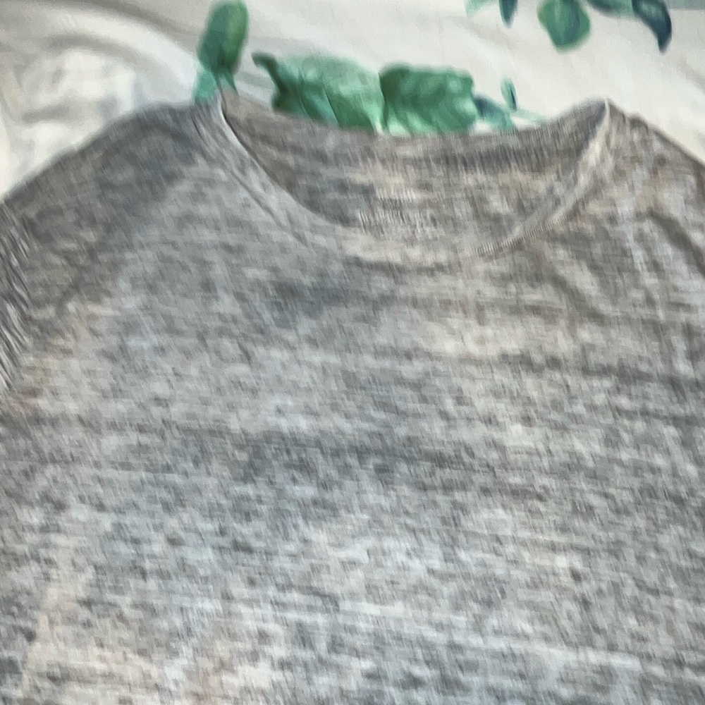 Y2K Gray Short Sleeve Crew Neck Tee Size Medium T Shirt Soft Comfortable 2003 - Picture 2 of 7